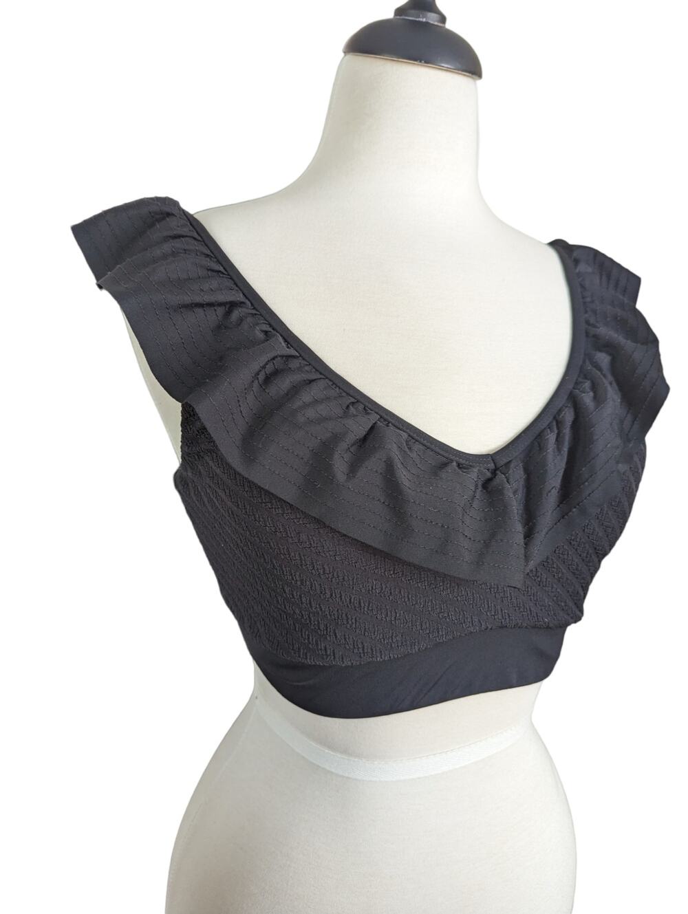 Ibiza Swimwear Black Textured V-Neck Ruffle Bikini Top Size L